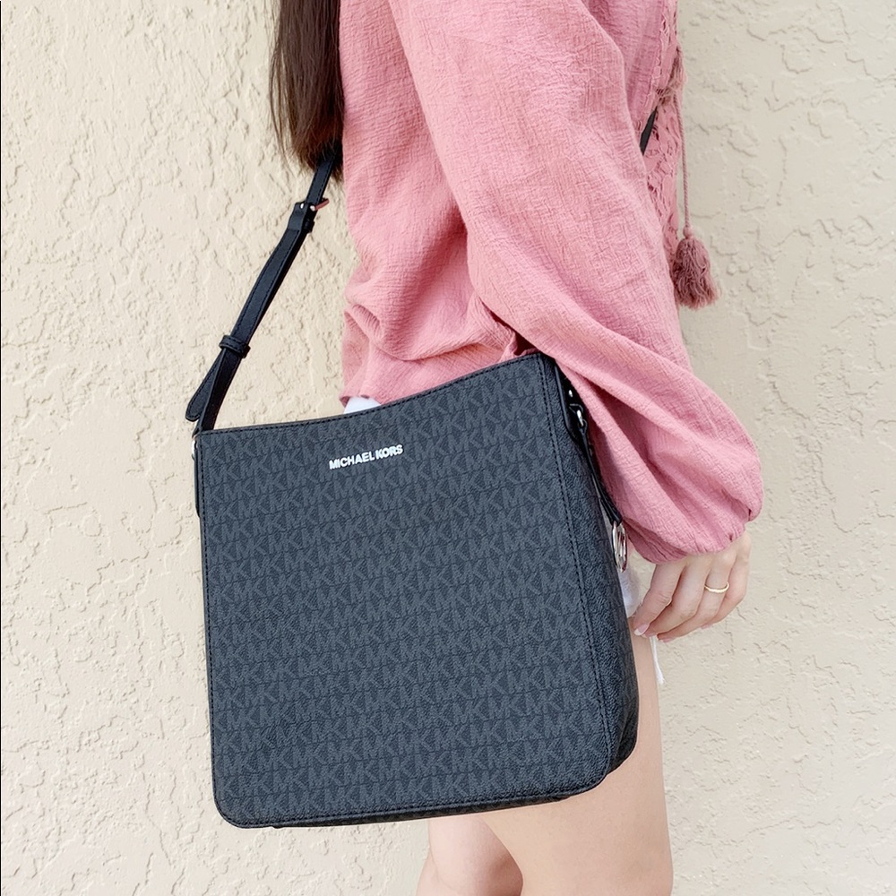 Michael Kors Crossbody Wallet Bundle - Picture 4 of 7